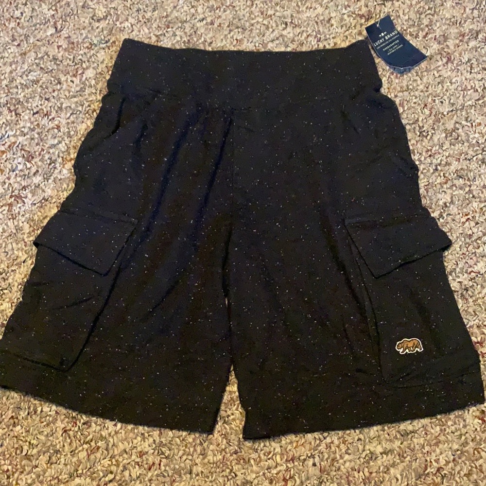 New Lucky Brand Black speckled cargo shorts Bear logo
